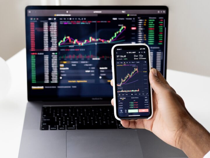 Top 3 Smartphones for Stock Trading in 2022